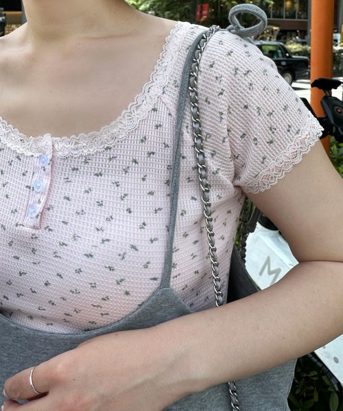 Alley Tokyo（アリートーキョー）の「小花ワッフルレースT（Tシャツ/カットソー・レディース・ピンク/オフホワイト/ベージュ・F）」の7枚目の写真