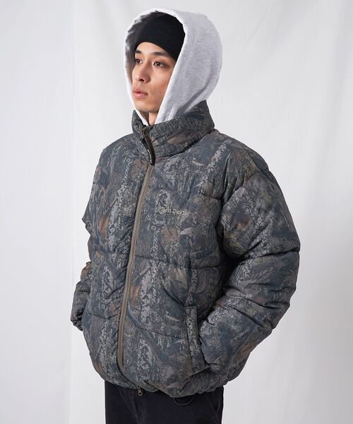 BEN DAVIS(ベンデイビス)の「【BEN DAVIS(ベンデイビス)】BD PUFFER JACKET / ジャケット 中綿 ダウン パファー ドローコード 刺繍(ダウンジャケット/コート・メンズ・ブラウン/その他1/アイボリー/ブラック・X-LARGE/MEDIUM/LARGE/SMALL)」の5枚目の写真