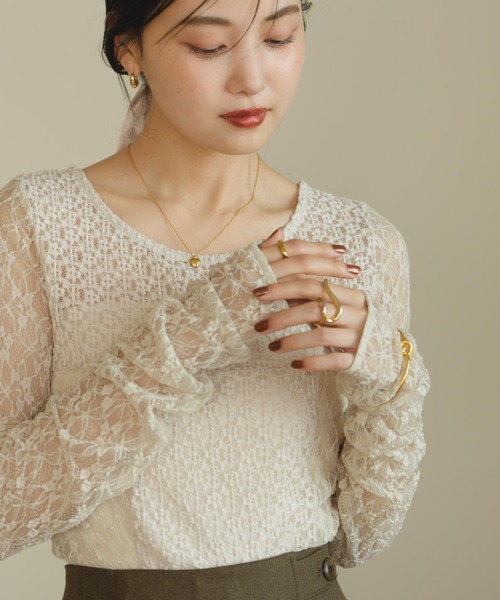 hinari(ヒナリ)の「切り替えレーストップス(Tシャツ/カットソー・レディース・アイボリー/ブラック/グレイッシュベージュ/グリーン・FREE)」の3枚目の写真