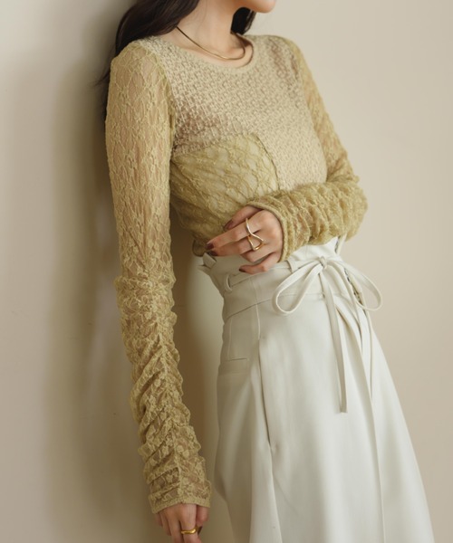 hinari(ヒナリ)の「切り替えレーストップス(Tシャツ/カットソー・レディース・アイボリー/ブラック/グレイッシュベージュ/グリーン・FREE)」の4枚目の写真