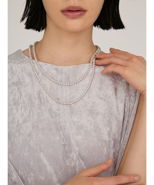 emmi（エミ）の「ボールショートネックレス（ネックレス・レディース・ホワイト/シルバー・F）」の2枚目の写真