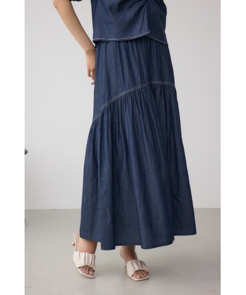 AZUL by moussy(アズールバイマウジー)の「デニムライクギャザーフレアスカート(スカート・レディース・ブラック/ブルー・SMALL/MEDIUM)」の2枚目の写真