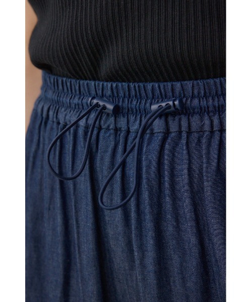 AZUL by moussy(アズールバイマウジー)の「デニムライクギャザーフレアスカート(スカート・レディース・ブラック/ブルー・SMALL/MEDIUM)」の18枚目の写真