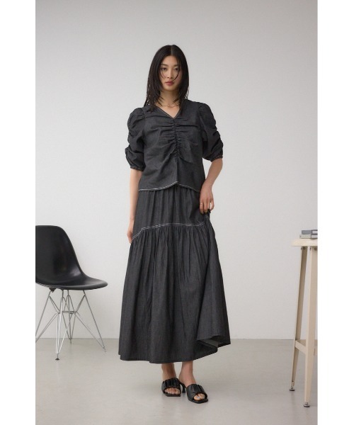 AZUL by moussy(アズールバイマウジー)の「デニムライクギャザーフレアスカート(スカート・レディース・ブラック/ブルー・SMALL/MEDIUM)」の4枚目の写真