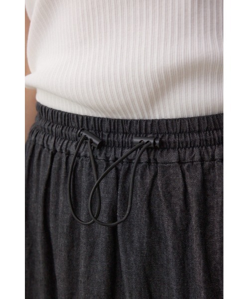 AZUL by moussy(アズールバイマウジー)の「デニムライクギャザーフレアスカート(スカート・レディース・ブラック/ブルー・SMALL/MEDIUM)」の9枚目の写真