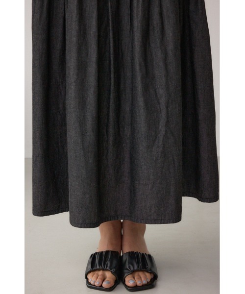 AZUL by moussy(アズールバイマウジー)の「デニムライクギャザーフレアスカート(スカート・レディース・ブラック/ブルー・SMALL/MEDIUM)」の11枚目の写真