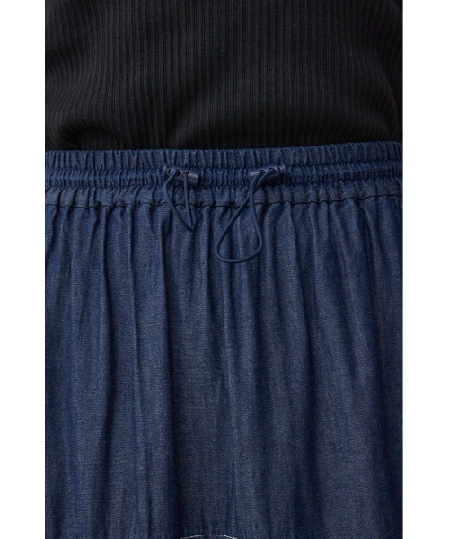 AZUL by moussy(アズールバイマウジー)の「デニムライクギャザーフレアスカート(スカート・レディース・ブラック/ブルー・SMALL/MEDIUM)」の17枚目の写真