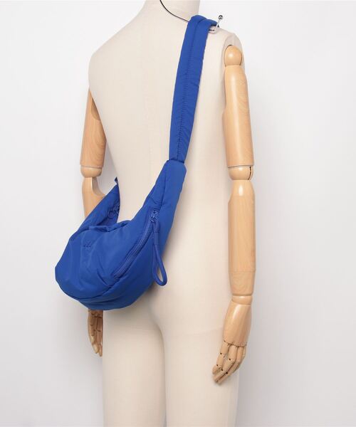 adidas(アディダス)の「マストハブズ パフィー ショルダーバッグ / アディダス adidas(ショルダーバッグ・メンズ・ブラック/グレー/ブルー/バイオレット・FREE)」の10枚目の写真