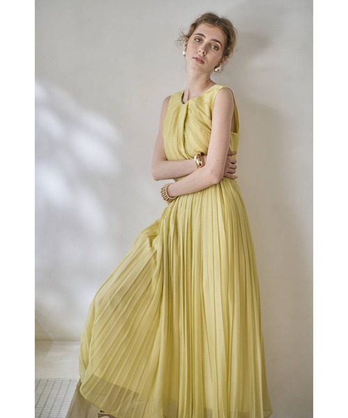 Estella.K(エステラケー)の「Jazmin Pleaded Dress シアーランダムタックドレス(ワンピース・レディース・イエロー/ホワイト/ブラック・FREE)」の9枚目の写真