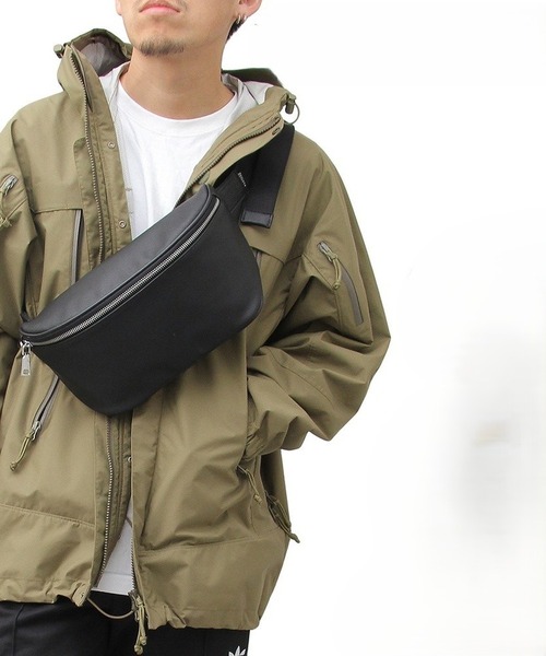 REGiSTA(レジスタ)の「REGiSTA Pu-Leather Waist Pouch(ボディバッグ/ウエストポーチ・メンズ・ブラック・FREE)」の2枚目の写真