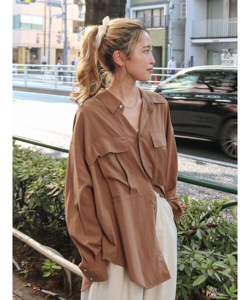 Ungrid(アングリッド)の「ポケットデザインルーズシャツ(シャツ/ブラウス・レディース・アイボリー/グリーン/ブラウン・FREE)」の11枚目の写真