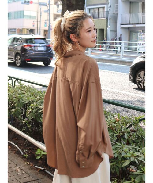 Ungrid(アングリッド)の「ポケットデザインルーズシャツ(シャツ/ブラウス・レディース・アイボリー/グリーン/ブラウン・FREE)」の12枚目の写真