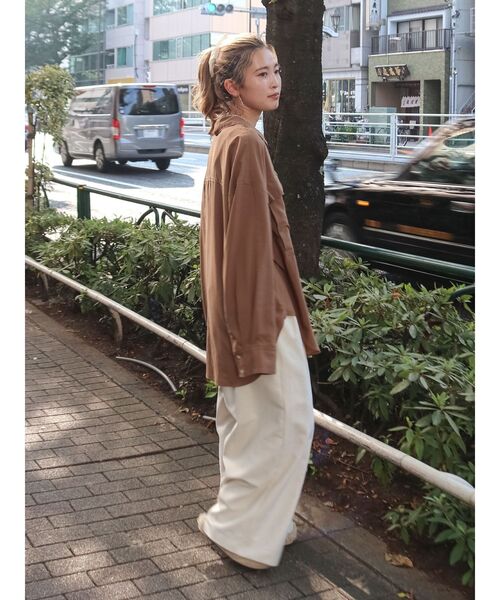 Ungrid(アングリッド)の「ポケットデザインルーズシャツ(シャツ/ブラウス・レディース・アイボリー/グリーン/ブラウン・FREE)」の14枚目の写真