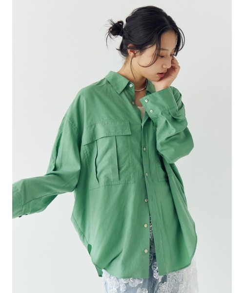 Ungrid(アングリッド)の「ポケットデザインルーズシャツ(シャツ/ブラウス・レディース・アイボリー/グリーン/ブラウン・FREE)」の3枚目の写真