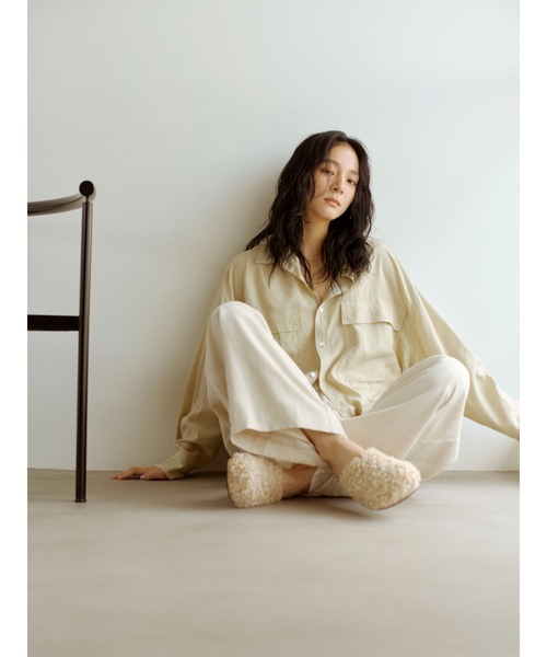 Ungrid(アングリッド)の「ポケットデザインルーズシャツ(シャツ/ブラウス・レディース・アイボリー/グリーン/ブラウン・FREE)」の2枚目の写真