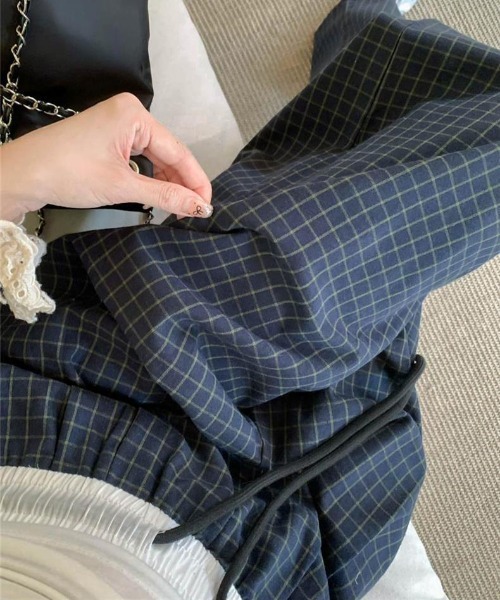shyam inspiration（シャムインスピレーション）の「チェック ワイドルーズ イージーパンツ / ストレートパンツ（その他パンツ・レディース・ブラック/ネイビー・L/M）」の4枚目の写真