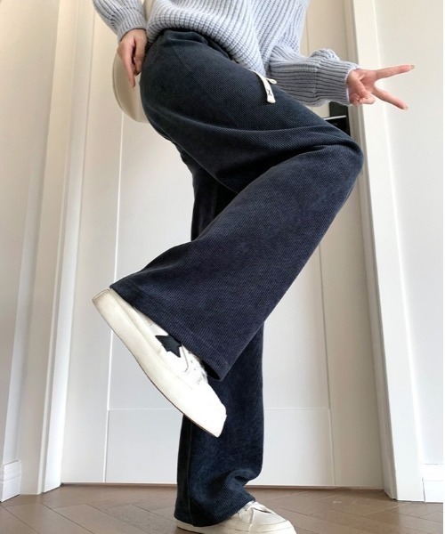 Beststore（ベストストア）の「コーデュロイパンツ　 春秋冬  ワイドパンツ（その他パンツ・レディース・ブラック/オフホワイト/グレー・M/L/XL）」の7枚目の写真