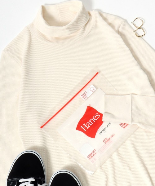 HANES(ヘインズ)の「Hanes(ヘインズ)ワッフルタートルネックロングスリーブTシャツ/パックT レディース(Tシャツ/カットソー・レディース・アイボリー/ネイビー/グレー・FREE)」の2枚目の写真