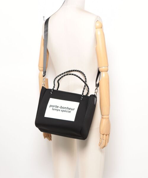 CURI BISCUI（キュリ　ビスキュイ）の「ラバーロゴデザイン ネオプレン バッグ（トートバッグ・レディース・ブラック系・FREE）」の4枚目の写真