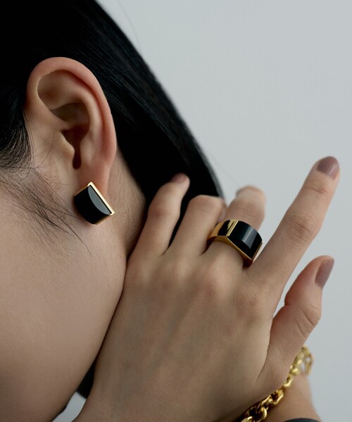 COCOSHNIK ONKITSCH(ココシュニックオンキッチュ)の「シルバー オニキス バフトップカットピアス GP(ピアス(両耳用)・レディース・ゴールド・00)」の10枚目の写真