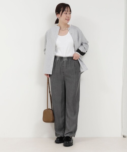 MICO COULIER（ミコクリエ）の「バイオシルクデニムタックワイドフレアパンツ（デニムパンツ・レディース・チャコールグレー/インディゴブルー・38/36）」の12枚目の写真