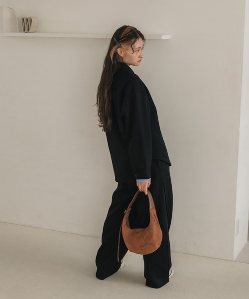 HEILIS（ヘイリス）の「2WAYスエードベルトバッグ/ハーフムーン ショルダーバッグ 韓国 ブラウン キャメル ブラック 茶 黒 ノームコア ほーぼー ハンドバッグ ベルト お出かけ おでかけ（ハンドバッグ・レディース・ブラック/キャメル・FREE）」の7枚目の写真