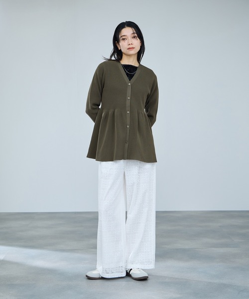 Mac-House（マックハウス）の「milli de l'air ソフトレッチペプラムカーディガン（カーディガン/ボレロ・レディース・カーキ/ブラウン/レッド/ブラック・M）」の22枚目の写真