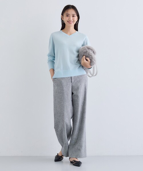 INDIVI（インディヴィ）の「【洗える／毛玉になりにくい】エクストラファインウール Vネックニット（ニット/セーター・レディース・オフホワイト/ブラック/レッド系1/サックスブルー/チャコール・05/13/15 /34/38/19）」の19枚目の写真