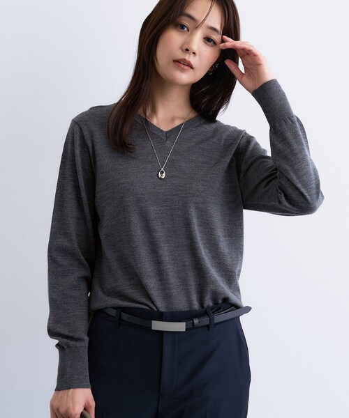 INDIVI（インディヴィ）の「【洗える／毛玉になりにくい】エクストラファインウール Vネックニット（ニット/セーター・レディース・オフホワイト/ブラック/レッド系1/サックスブルー/チャコール・05/13/15 /34/38/19）」の17枚目の写真