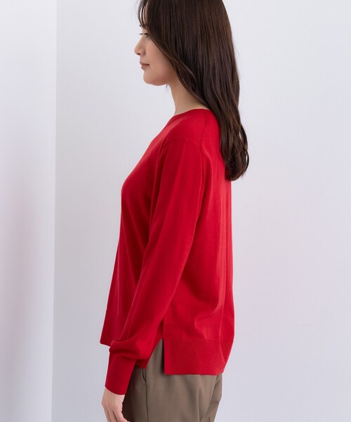 INDIVI（インディヴィ）の「【洗える／毛玉になりにくい】エクストラファインウール Vネックニット（ニット/セーター・レディース・オフホワイト/ブラック/レッド系1/サックスブルー/チャコール・05/13/15 /34/38/19）」の12枚目の写真