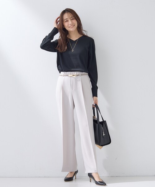 INDIVI（インディヴィ）の「【洗える／毛玉になりにくい】エクストラファインウール Vネックニット（ニット/セーター・レディース・オフホワイト/ブラック/レッド系1/サックスブルー/チャコール・05/13/15 /34/38/19）」の6枚目の写真