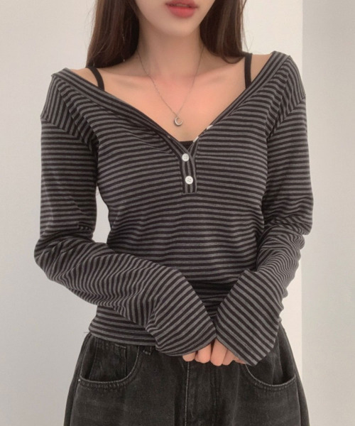 VIVID LADY(ビビッドレディー)の「ボーダー柄 ヘンリーネックトップス(Tシャツ/カットソー・レディース・ブラック/グレー・FREE)」の1枚目の写真