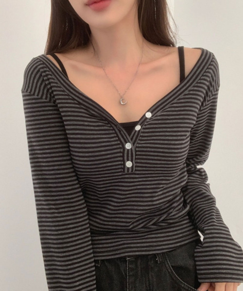VIVID LADY(ビビッドレディー)の「ボーダー柄 ヘンリーネックトップス(Tシャツ/カットソー・レディース・ブラック/グレー・FREE)」の3枚目の写真