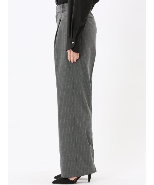 m.f.editorial(エムエフエディトリアル)の「【ストレッチ ウォッシャブル】m.f.エディトリアル レディース ピンスト タックワイドパンツ グレー(セットアップ可能)(スーツパンツ・レディース・グレー系その他2・S/MEDIUM/LARGE)」の5枚目の写真