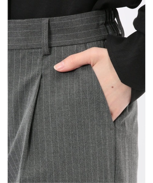 m.f.editorial(エムエフエディトリアル)の「【ストレッチ ウォッシャブル】m.f.エディトリアル レディース ピンスト タックワイドパンツ グレー(セットアップ可能)(スーツパンツ・レディース・グレー系その他2・S/MEDIUM/LARGE)」の8枚目の写真