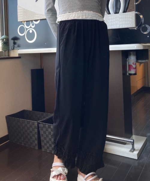 tolene(トレネ)の「裾フリル フレアシルエット リブパンツ(その他パンツ・レディース・ブラック・FREE)」の3枚目の写真
