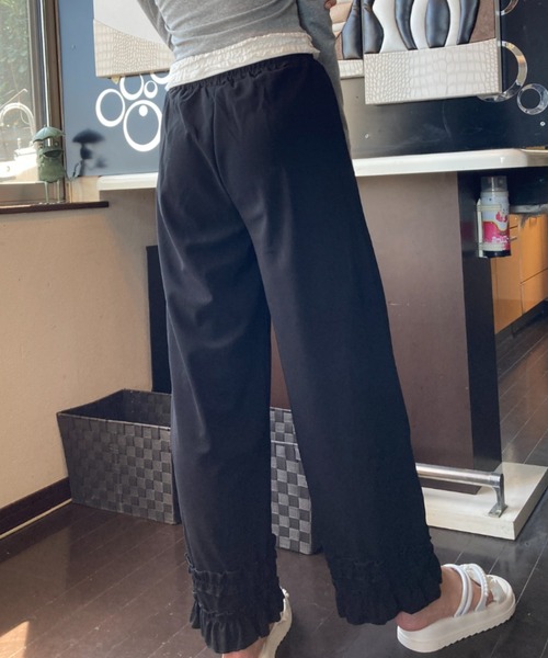 tolene(トレネ)の「裾フリル フレアシルエット リブパンツ(その他パンツ・レディース・ブラック・FREE)」の7枚目の写真
