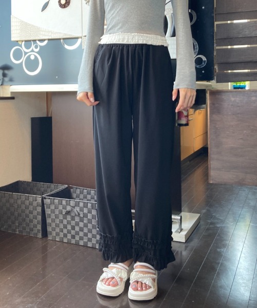 tolene(トレネ)の「裾フリル フレアシルエット リブパンツ(その他パンツ・レディース・ブラック・FREE)」の10枚目の写真
