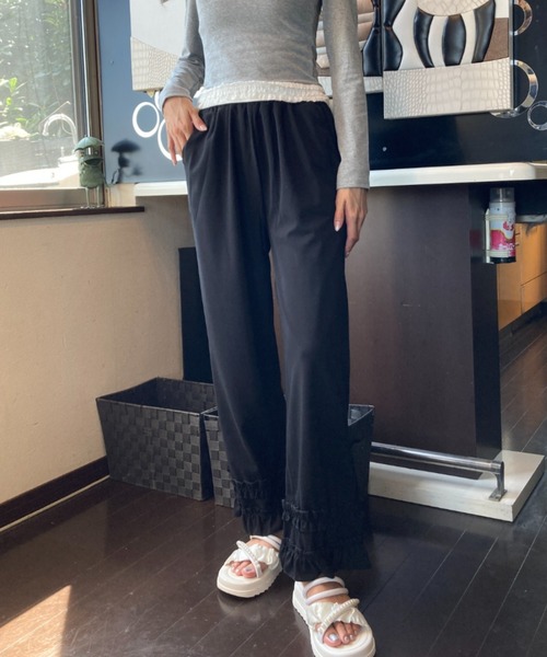 tolene(トレネ)の「裾フリル フレアシルエット リブパンツ(その他パンツ・レディース・ブラック・FREE)」の14枚目の写真
