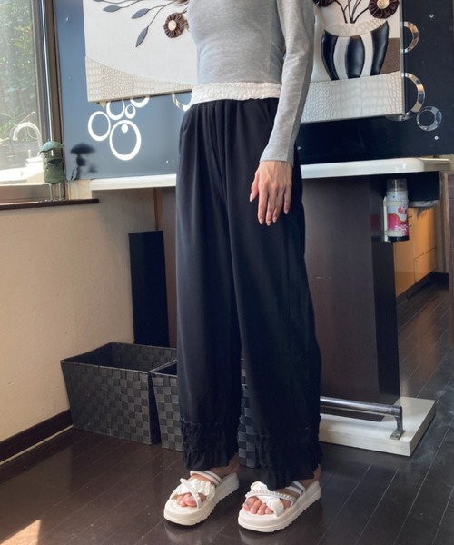 tolene(トレネ)の「裾フリル フレアシルエット リブパンツ(その他パンツ・レディース・ブラック・FREE)」の18枚目の写真