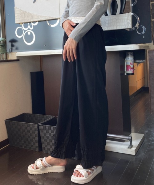 tolene(トレネ)の「裾フリル フレアシルエット リブパンツ(その他パンツ・レディース・ブラック・FREE)」の16枚目の写真