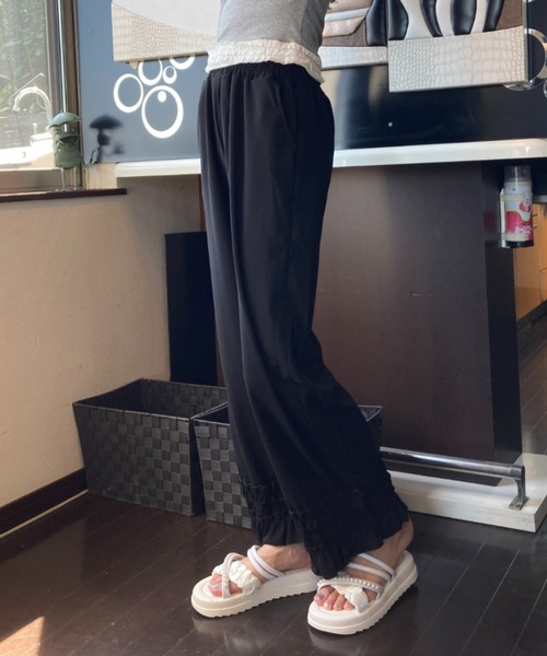 tolene(トレネ)の「裾フリル フレアシルエット リブパンツ(その他パンツ・レディース・ブラック・FREE)」の15枚目の写真