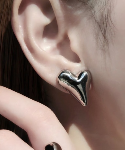 Soierie(ソワリー)の「ディストート ハート ピアス / Distort heart pierce(ピアス(両耳用)・レディース・シルバー/ゴールド・FREE)」の1枚目の写真