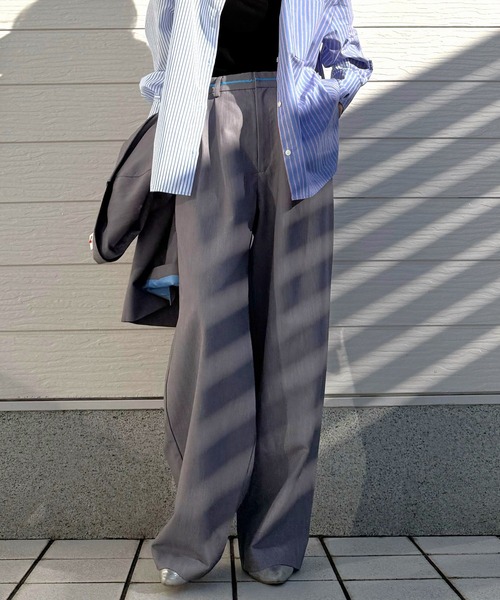 Q(キュー)の「グログランラインタックパンツ(スラックス・レディース・ブラック/ライトグレー・MEDIUM)」の2枚目の写真