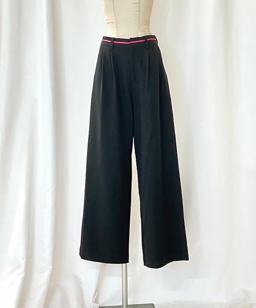 Q(キュー)の「グログランラインタックパンツ(スラックス・レディース・ブラック/ライトグレー・MEDIUM)」の3枚目の写真