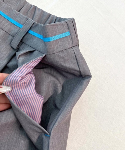 Q(キュー)の「グログランラインタックパンツ(スラックス・レディース・ブラック/ライトグレー・MEDIUM)」の11枚目の写真