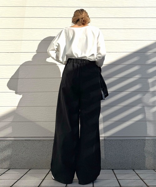 Q(キュー)の「グログランラインタックパンツ(スラックス・レディース・ブラック/ライトグレー・MEDIUM)」の17枚目の写真