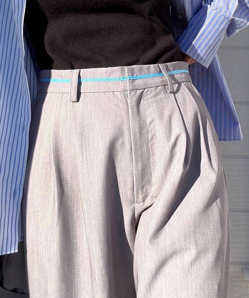 Q(キュー)の「グログランラインタックパンツ(スラックス・レディース・ブラック/ライトグレー・MEDIUM)」の13枚目の写真