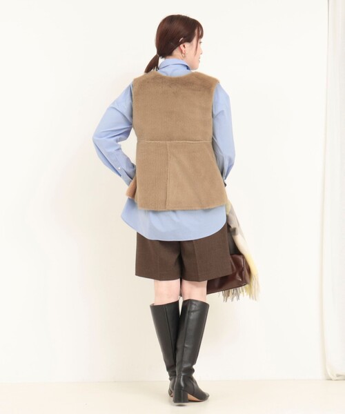 MICO COULIER（ミコクリエ）の「フェイクムートンファーベスト（ブルゾン・レディース・チャコールグレー/グレイッシュベージュ/キャメル・38）」の9枚目の写真