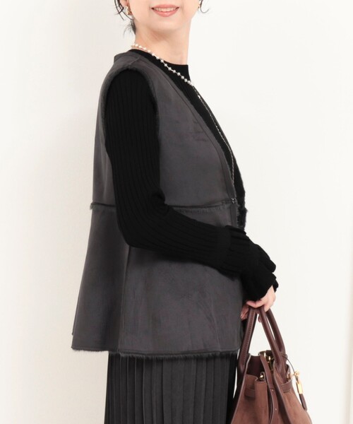 MICO COULIER（ミコクリエ）の「フェイクムートンファーベスト（ブルゾン・レディース・チャコールグレー/グレイッシュベージュ/キャメル・38）」の10枚目の写真